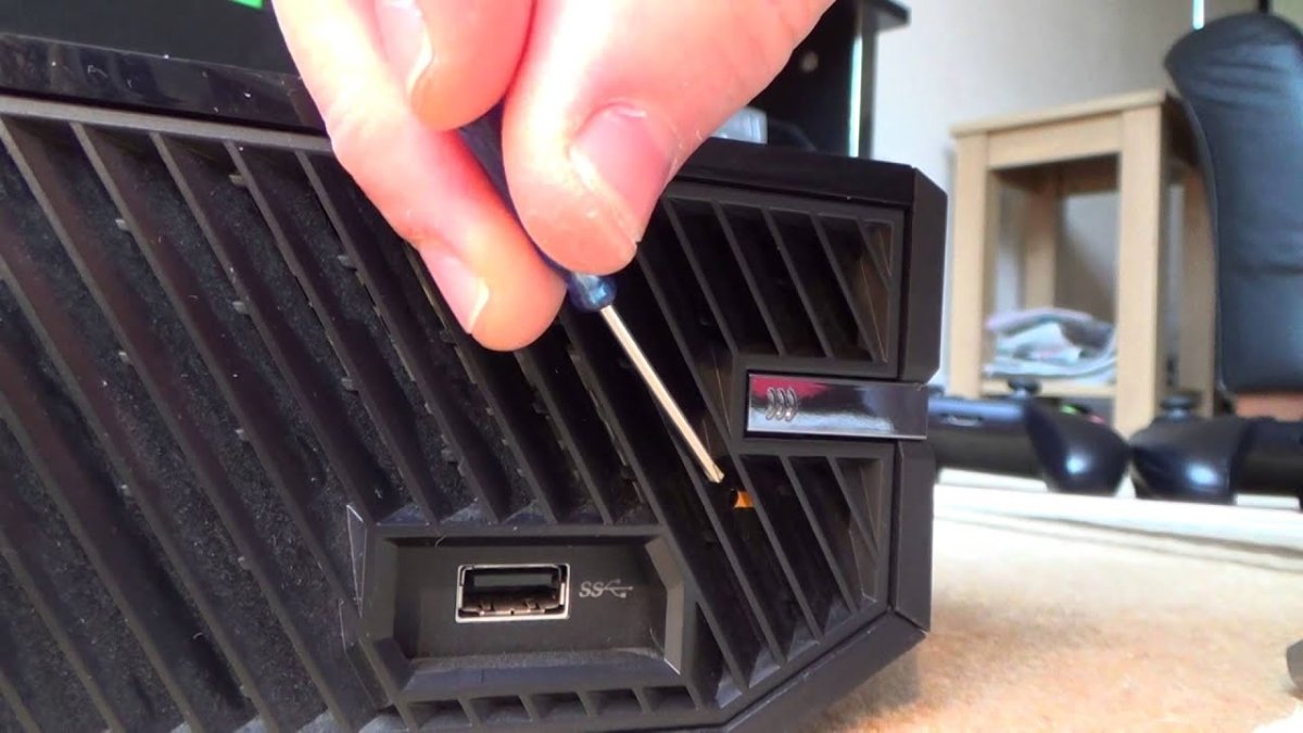 How to Manually Eject Disc From Xbox One? - keysdirect.us